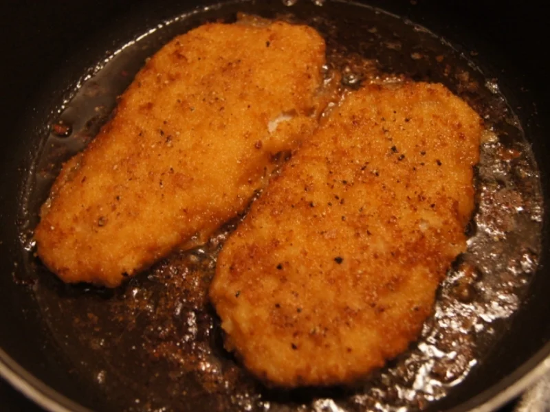 Wiener-Schnitzel vom Schwein mit Paprikastreifen - Rezept - Bild Nr. 2713