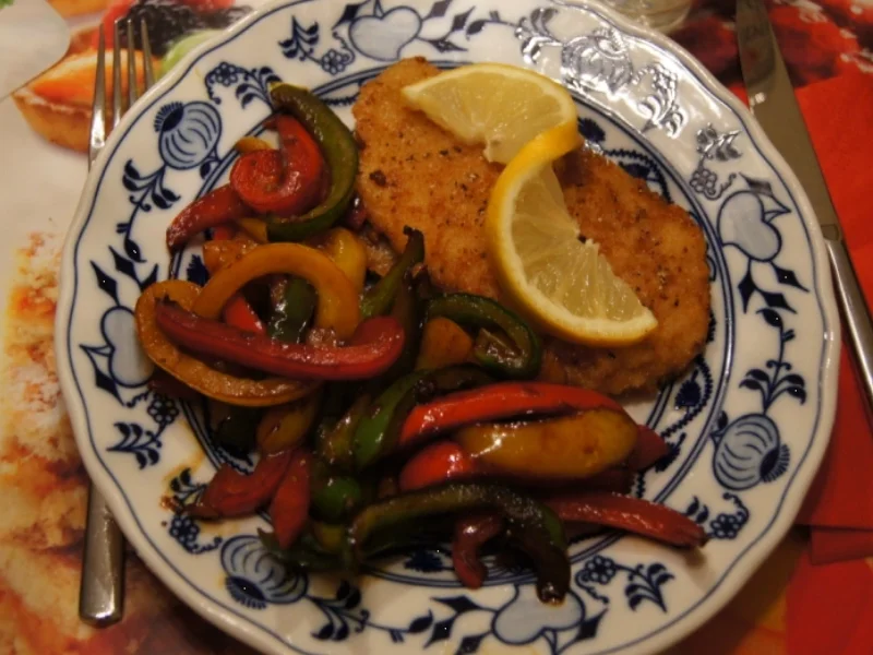 Wiener-Schnitzel vom Schwein mit Paprikastreifen - Rezept - Bild Nr. 2715