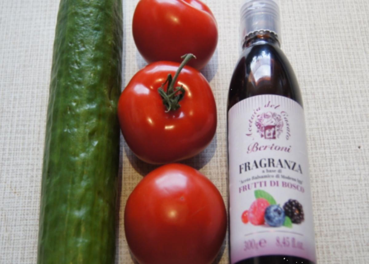 Tomaten-Gurken-Salat mit Honig-Balsamico-Vinaigrette - Rezept - Bild Nr. 2701