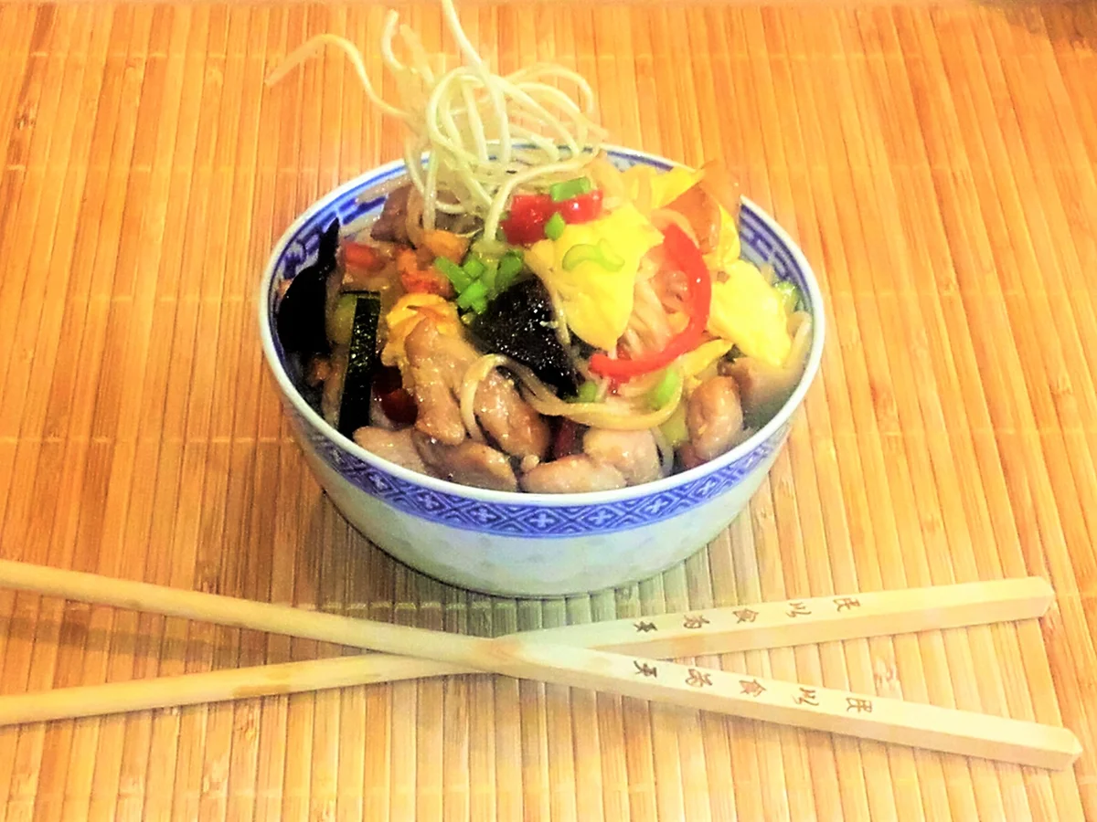 Gebratene Nudeln mit Hähnchenfleisch & Gemüse... aus dem Wok - Rezept - Bild Nr. 2704