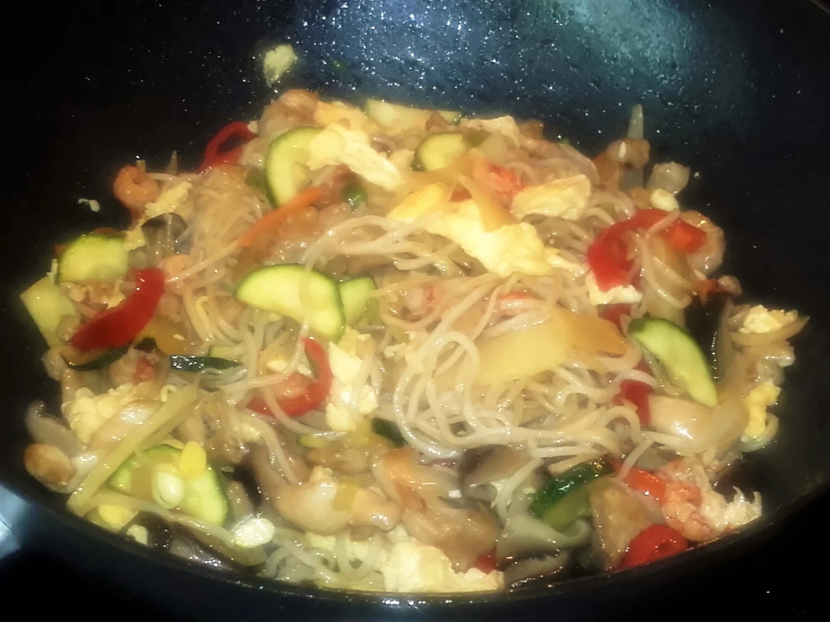 Gebratene Nudeln mit Hähnchenfleisch & Gemüse... aus dem Wok - Rezept - Bild Nr. 2710