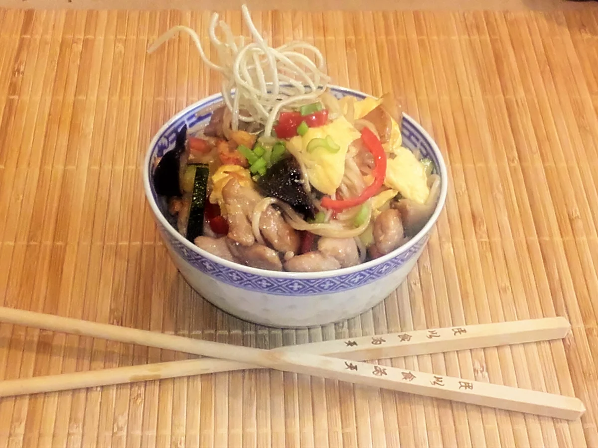 Gebratene Nudeln mit Hähnchenfleisch & Gemüse... aus dem Wok - Rezept - Bild Nr. 2711