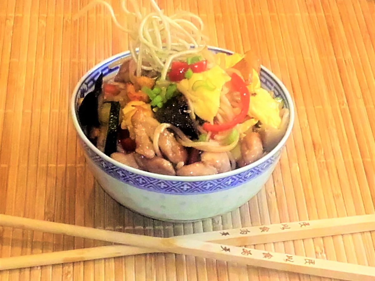 Gebratene Nudeln mit Hähnchenfleisch & Gemüse... aus dem Wok - Rezept - Bild Nr. 2712