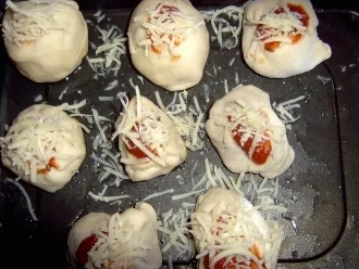 Snack: Pizzabällchen mit Kabanossi und Käse - Rezept - Bild Nr. 2