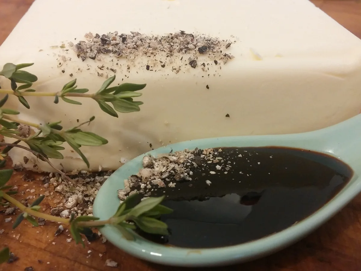 Rezept: Kräuterbutter mit Thymian und Balsamico Bild Nr. 2 Kräuterbutter mit Thymian und Balsamico - Rezept - Bild Nr. 2