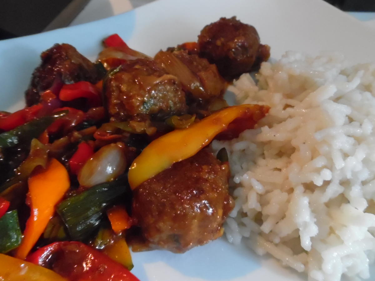 Hackbällchen in Wok Gemüse, asiatisch scharf - einfach - von barbara62