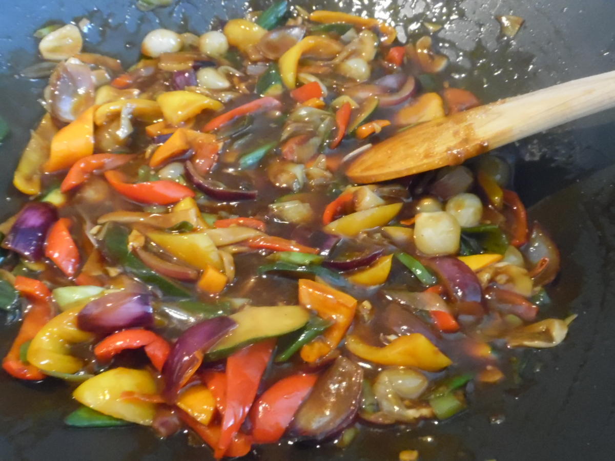 Hackbällchen in Wok Gemüse, asiatisch scharf - einfach - von barbara62