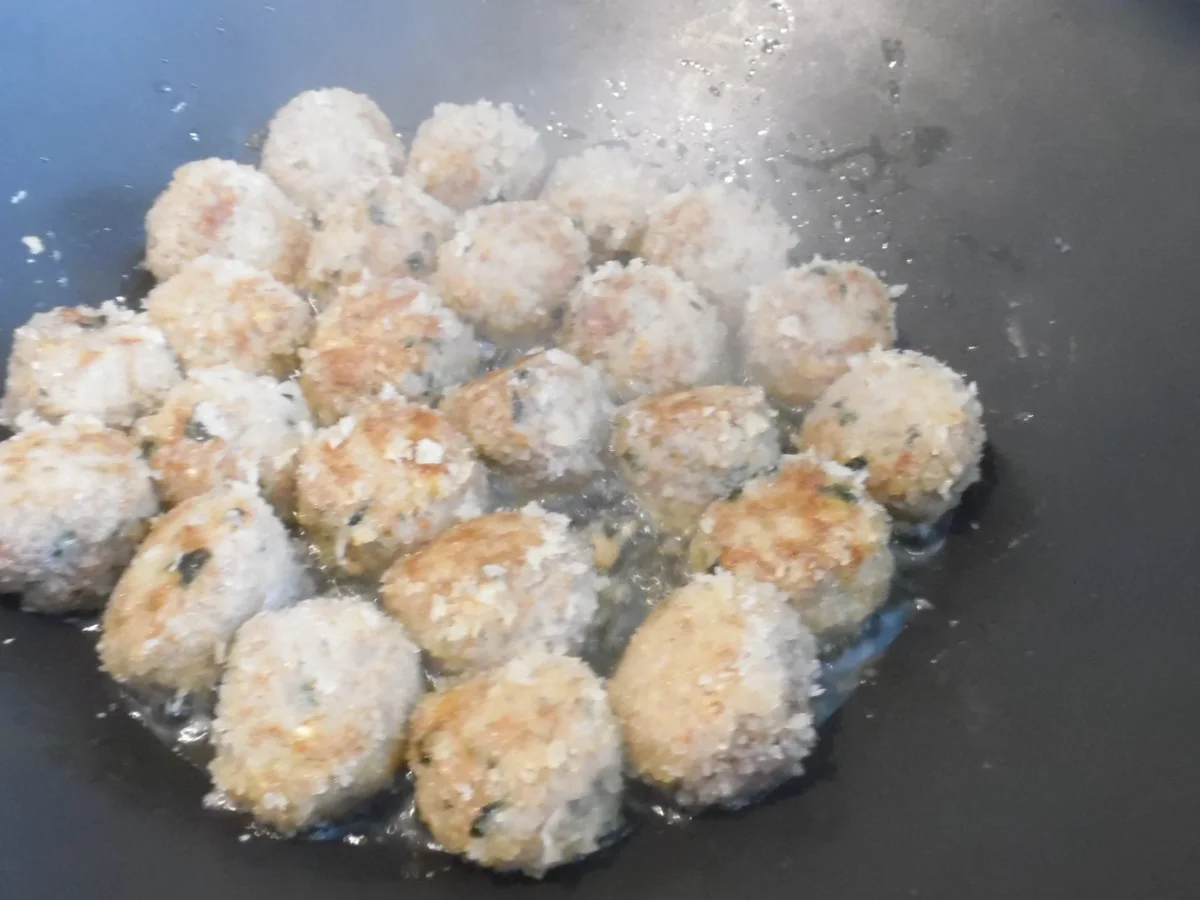 Rezept: Hackbällchen in Wok-Gemüse, asiatisch-scharf Bild Nr. 2717 Hackbällchen in Wok-Gemüse, asiatisch-scharf - Rezept - Bild Nr. 2717