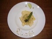 Spargelrisotto mit Minze und Zitrone in der Parmesanhippe - Rezept