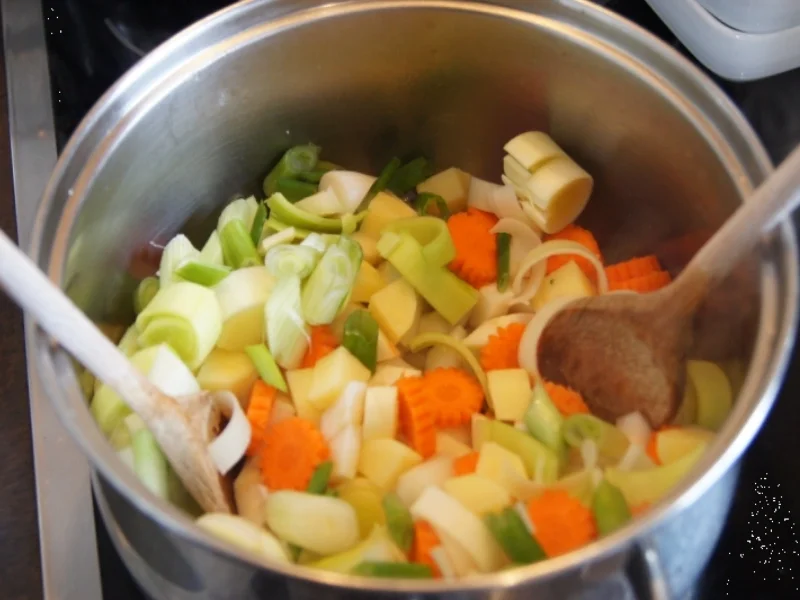 Rezept: 100 g-Gemüseeintopf mit Nürnberger Rostbratwurst Bild Nr. 2760 100 g-Gemüseeintopf mit Nürnberger Rostbratwurst - Rezept - Bild Nr. 2760