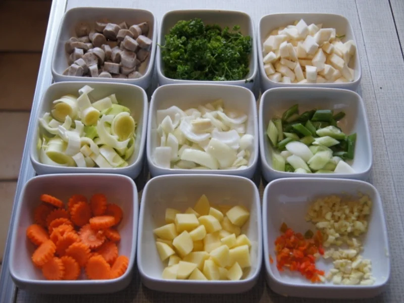 Rezept: 100 g-Gemüseeintopf mit Nürnberger Rostbratwurst Bild Nr. 2767 100 g-Gemüseeintopf mit Nürnberger Rostbratwurst - Rezept - Bild Nr. 2767