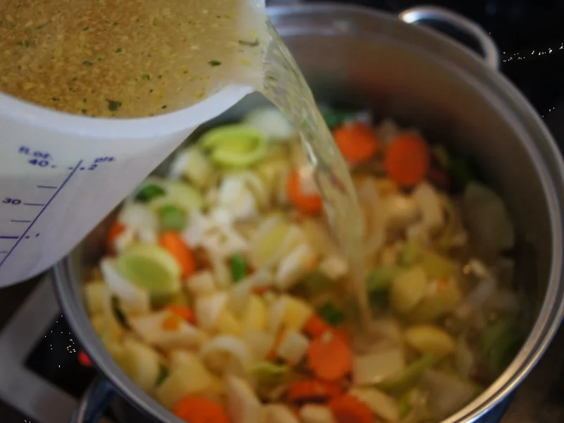 Rezept: 100 g-Gemüseeintopf mit Nürnberger Rostbratwurst Bild Nr. 2768 100 g-Gemüseeintopf mit Nürnberger Rostbratwurst - Rezept - Bild Nr. 2768