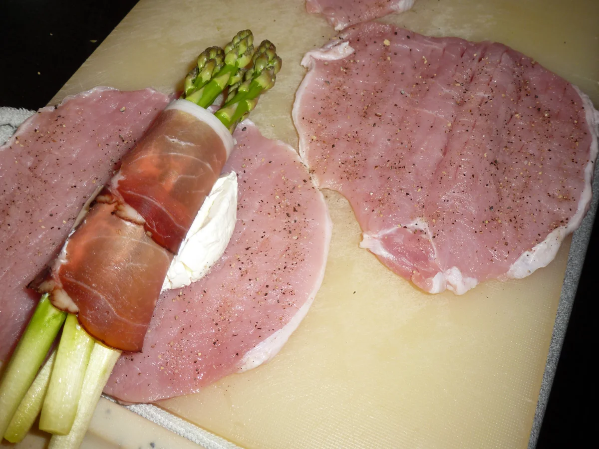 Rezept: Spargel-Schiffchen auf Schmortomaten Bild Nr. 2794 Spargel-Schiffchen auf Schmortomaten - Rezept - Bild Nr. 2794