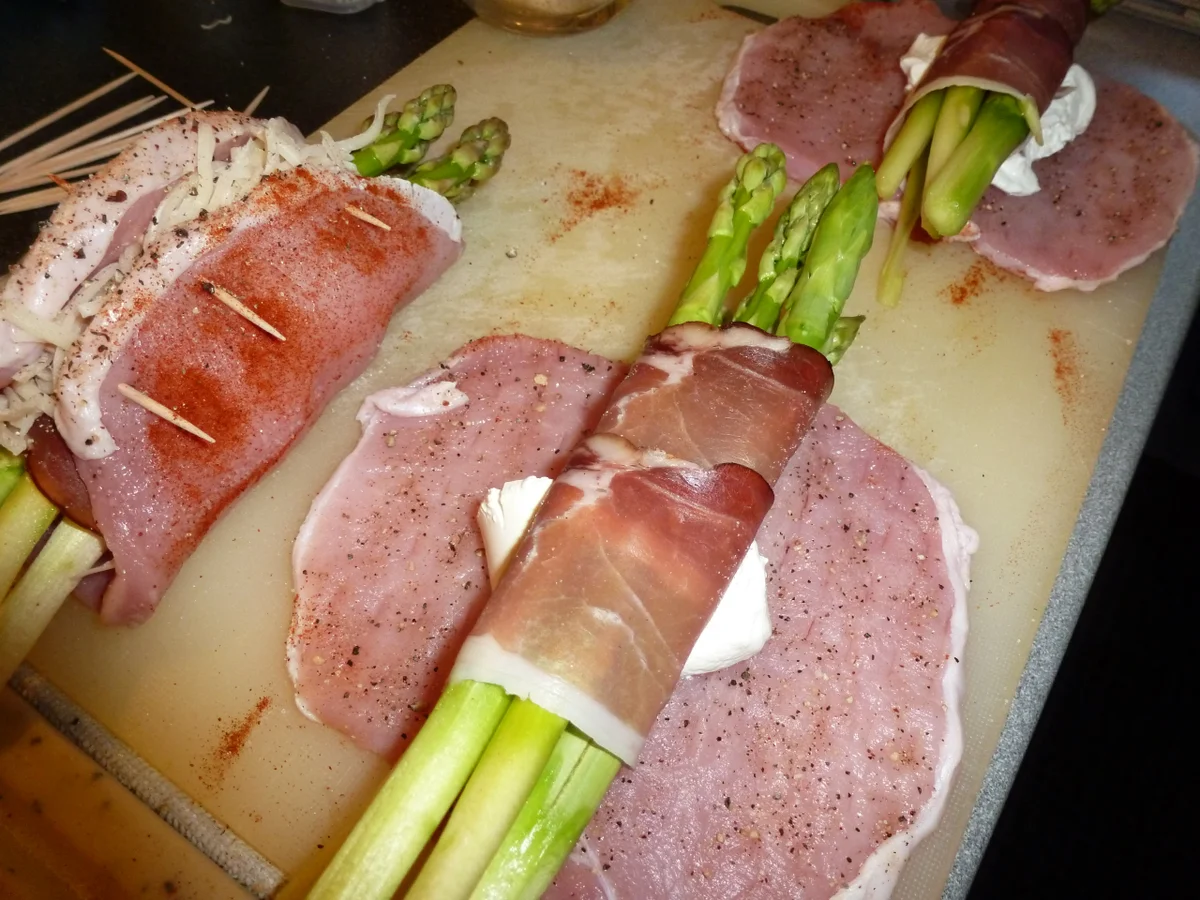 Rezept: Spargel-Schiffchen auf Schmortomaten Bild Nr. 2796 Spargel-Schiffchen auf Schmortomaten - Rezept - Bild Nr. 2796