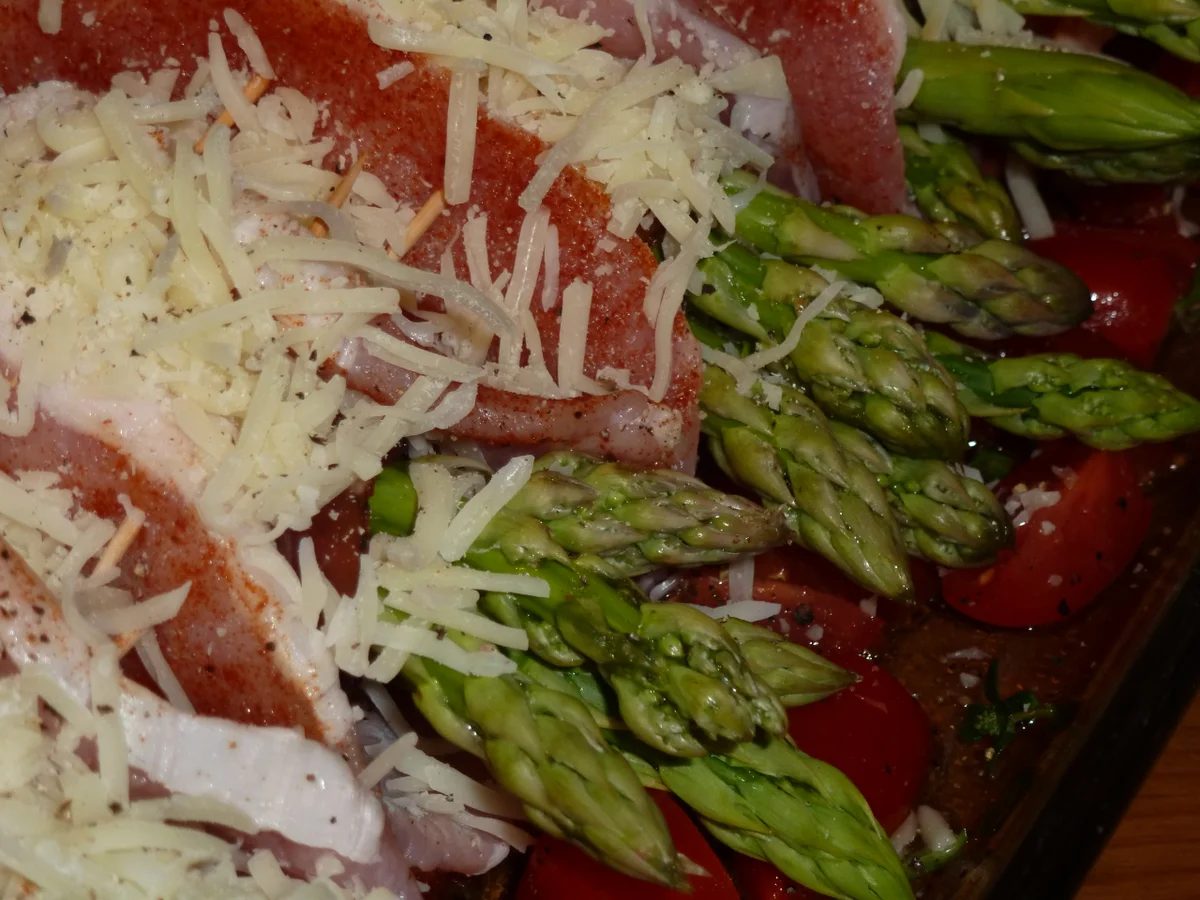 Rezept: Spargel-Schiffchen auf Schmortomaten Bild Nr. 2800 Spargel-Schiffchen auf Schmortomaten - Rezept - Bild Nr. 2800