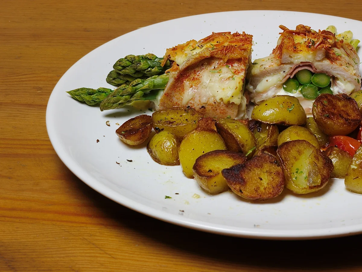 Rezept: Spargel-Schiffchen auf Schmortomaten Bild Nr. 2811 Spargel-Schiffchen auf Schmortomaten - Rezept - Bild Nr. 2811