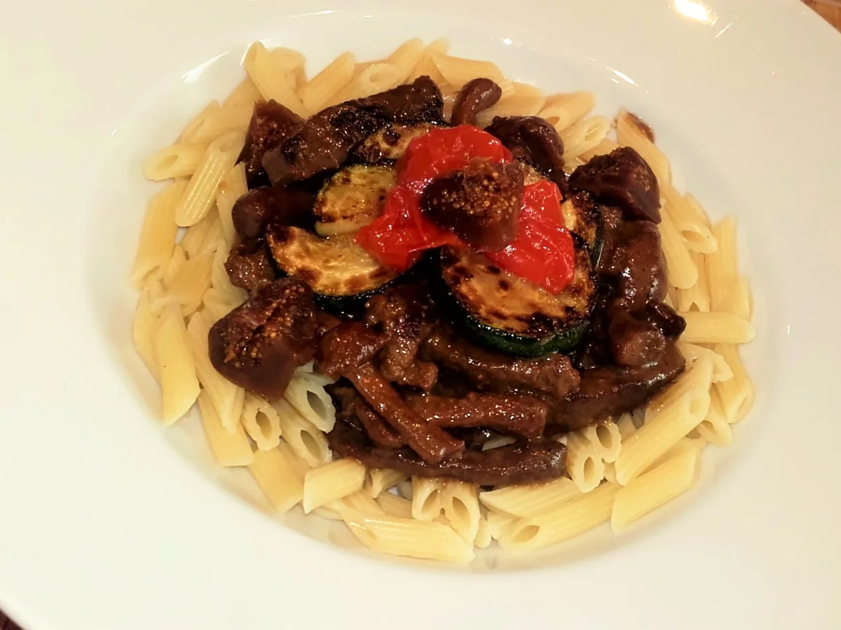 Rindersteakstreifen mit Feigen an Gorgonzola-Sauce - Rezept - Bild Nr. 2787