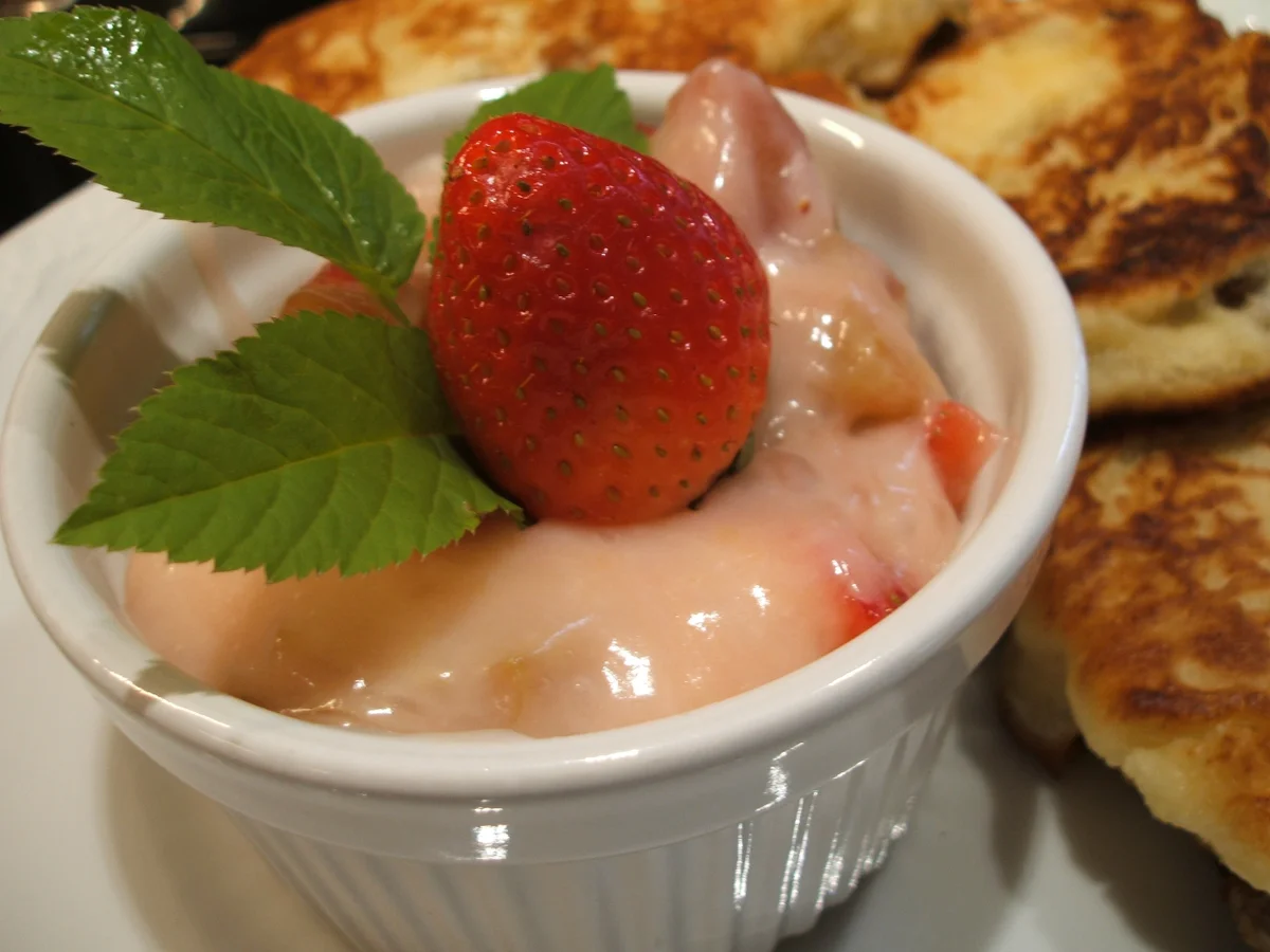 Rezept: Dessert: Erdbeer-Rhabarber-Grütze Bild Nr. 2786 Dessert: Erdbeer-Rhabarber-Grütze - Rezept - Bild Nr. 2786