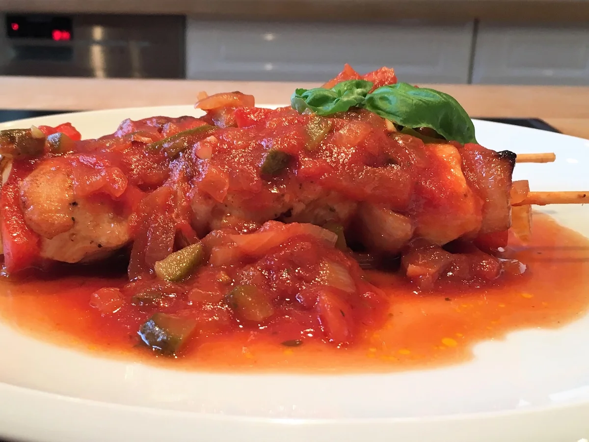 Schaschlik vom Hühnchen mit pikanter Sauce - Rezept - Bild Nr. 2792