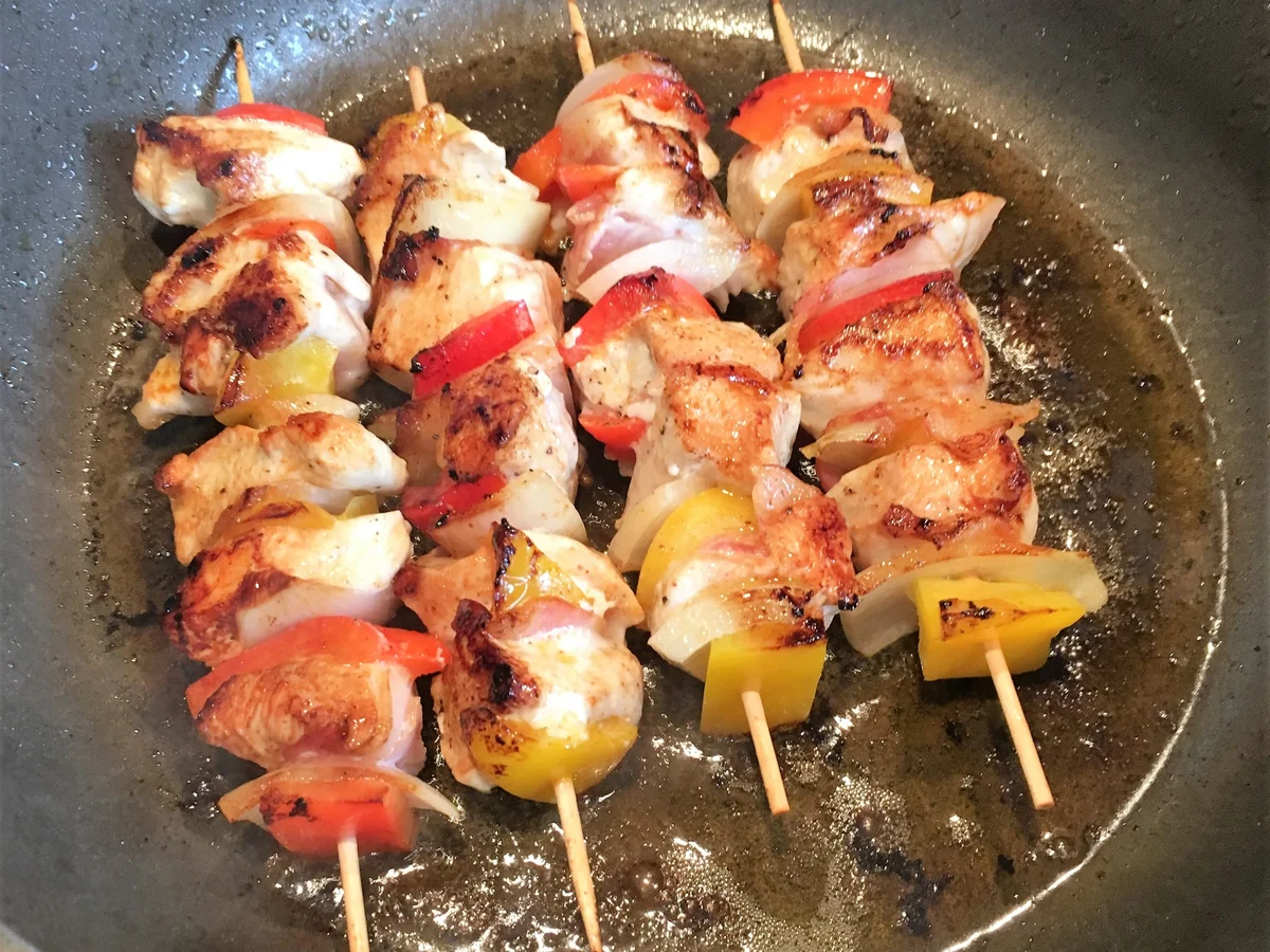 Schaschlik vom Hühnchen mit pikanter Sauce - Rezept - Bild Nr. 2790