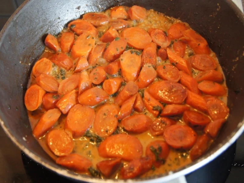 Rezept: Schabemett-Frikadellen mit Karamellisierten-Möhren Bild Nr. 2800 Schabemett-Frikadellen mit Karamellisierten-Möhren - Rezept - Bild Nr. 2800