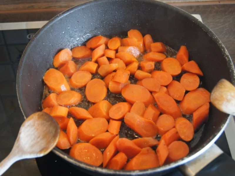 Rezept: Schabemett-Frikadellen mit Karamellisierten-Möhren Bild Nr. 2801 Schabemett-Frikadellen mit Karamellisierten-Möhren - Rezept - Bild Nr. 2801