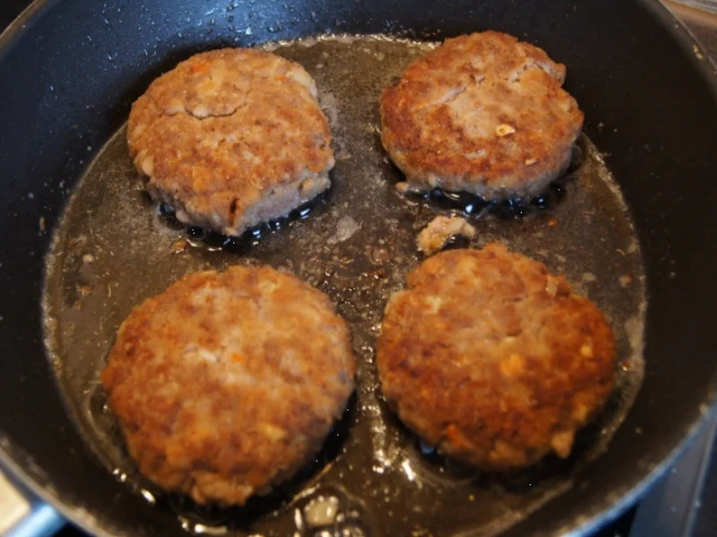 Rezept: Schabemett-Frikadellen mit Karamellisierten-Möhren Bild Nr. 2796 Schabemett-Frikadellen mit Karamellisierten-Möhren - Rezept - Bild Nr. 2796