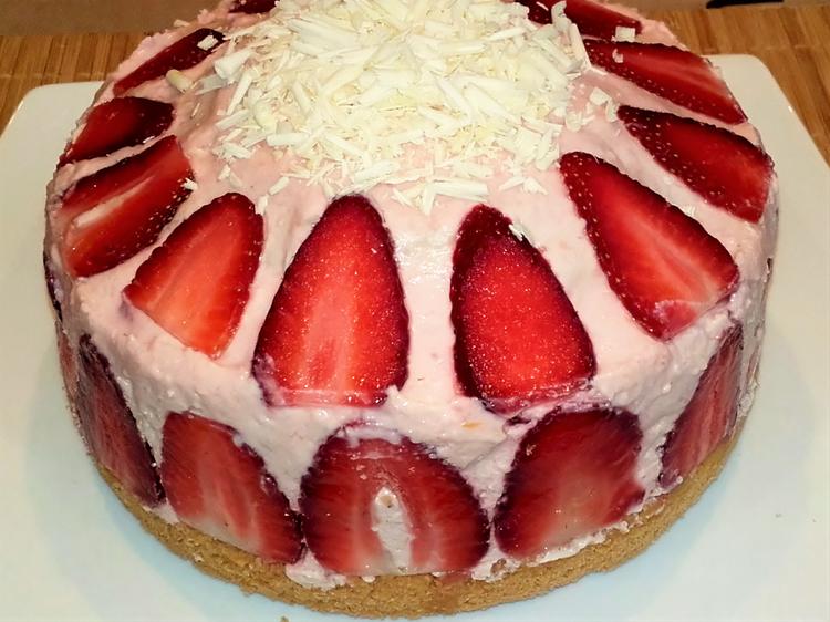 Kleine Erdbeer-Mascarpone-Torte - einfach - von Adefa