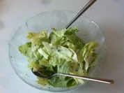 Eisbergsalat mit Zitronenmelissen-Dressing - Rezept - Bild Nr. 2