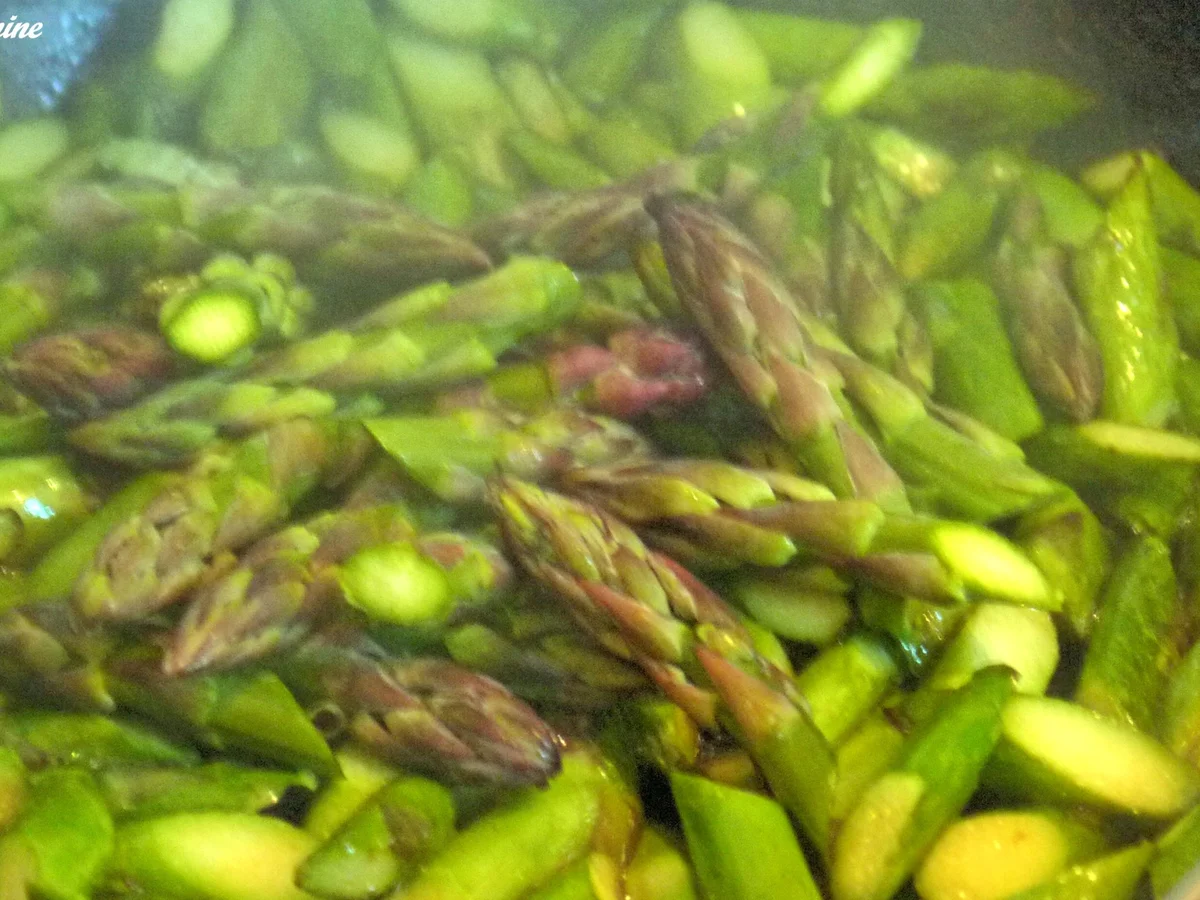 Rezept: Couscoussalat mit gebratenem grünen Spargel Bild Nr. 11 Couscoussalat mit gebratenem grünen Spargel - Rezept - Bild Nr. 11