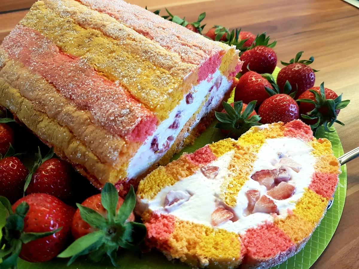 Mazu12 Erdbeer-Quark-Biskuitrolle Rezept - Rezept - Bild Nr. 2