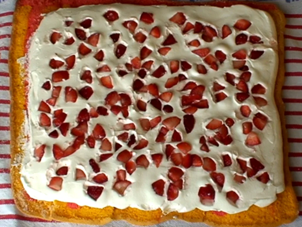 Mazu12 Erdbeer-Quark-Biskuitrolle Rezept - Rezept - Bild Nr. 2801