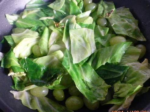 Zanderfilet mit Trauben-Spitzkohl und Buttersauce - Rezept - Bild Nr. 2801