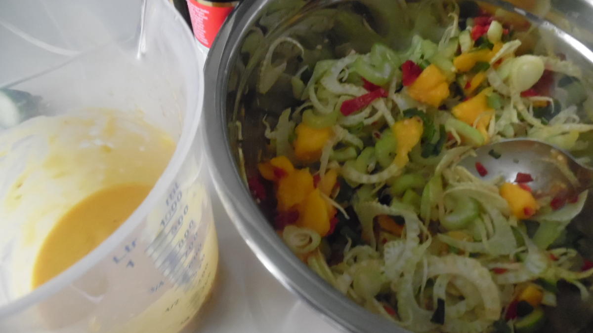 Spargel in Kadayifiteig mit Mango-Fenchel-Sellerie-Salat und Zitronen-Koriander-Mayonnaise - Rezept - Bild Nr. 2802