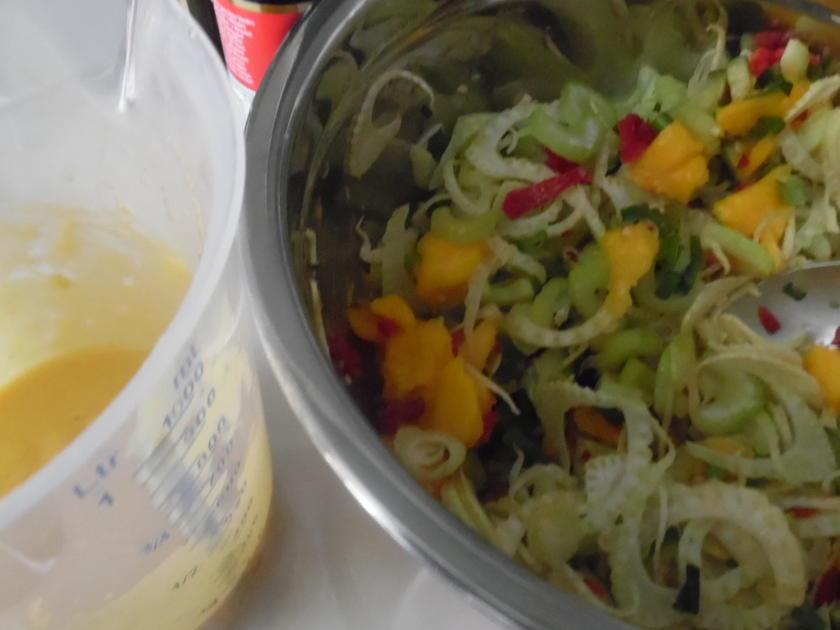 Spargel in Kadayifiteig mit Mango Fenchel Sellerie Salat und Zitronen ... Spargel in Kadayifiteig mit Mango Fenchel Sellerie Salat und Zitronen ...