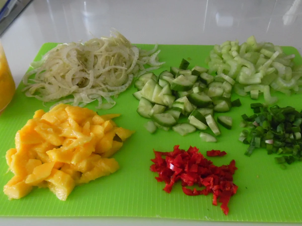 Spargel in Kadayifiteig mit Mango-Fenchel-Sellerie-Salat und Zitronen-Koriander-Mayonnaise - Rezept - Bild Nr. 2803