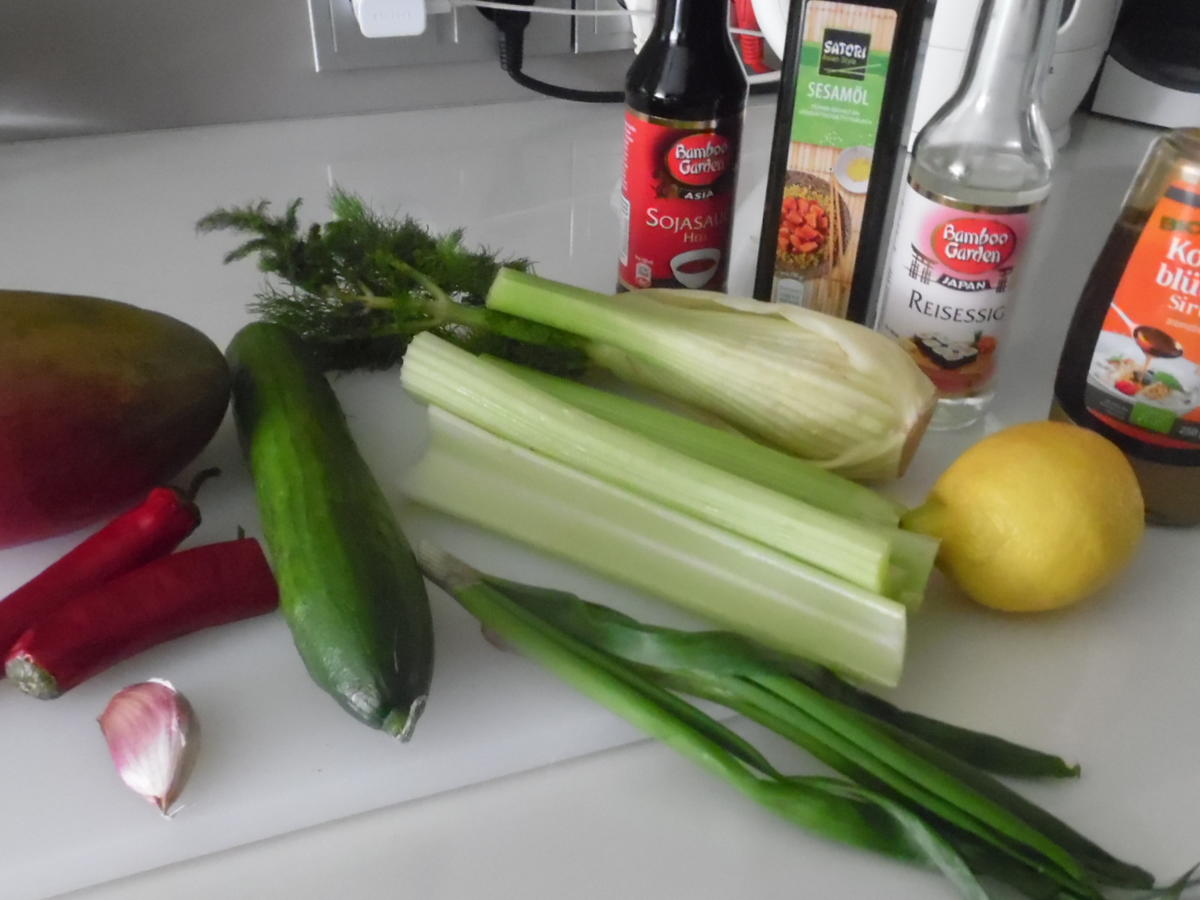 Spargel in Kadayifiteig mit Mango Fenchel Sellerie Salat und Zitronen ... Spargel in Kadayifiteig mit Mango Fenchel Sellerie Salat und Zitronen ...