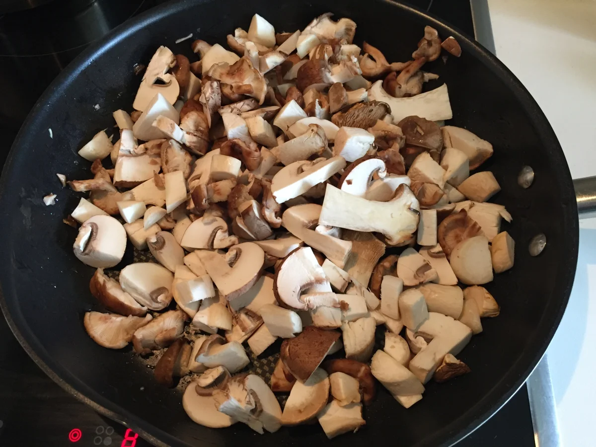 Mischpilze in Pilz-Rahmsoße mit Semmelknödel - Rezept - Bild Nr. 2799