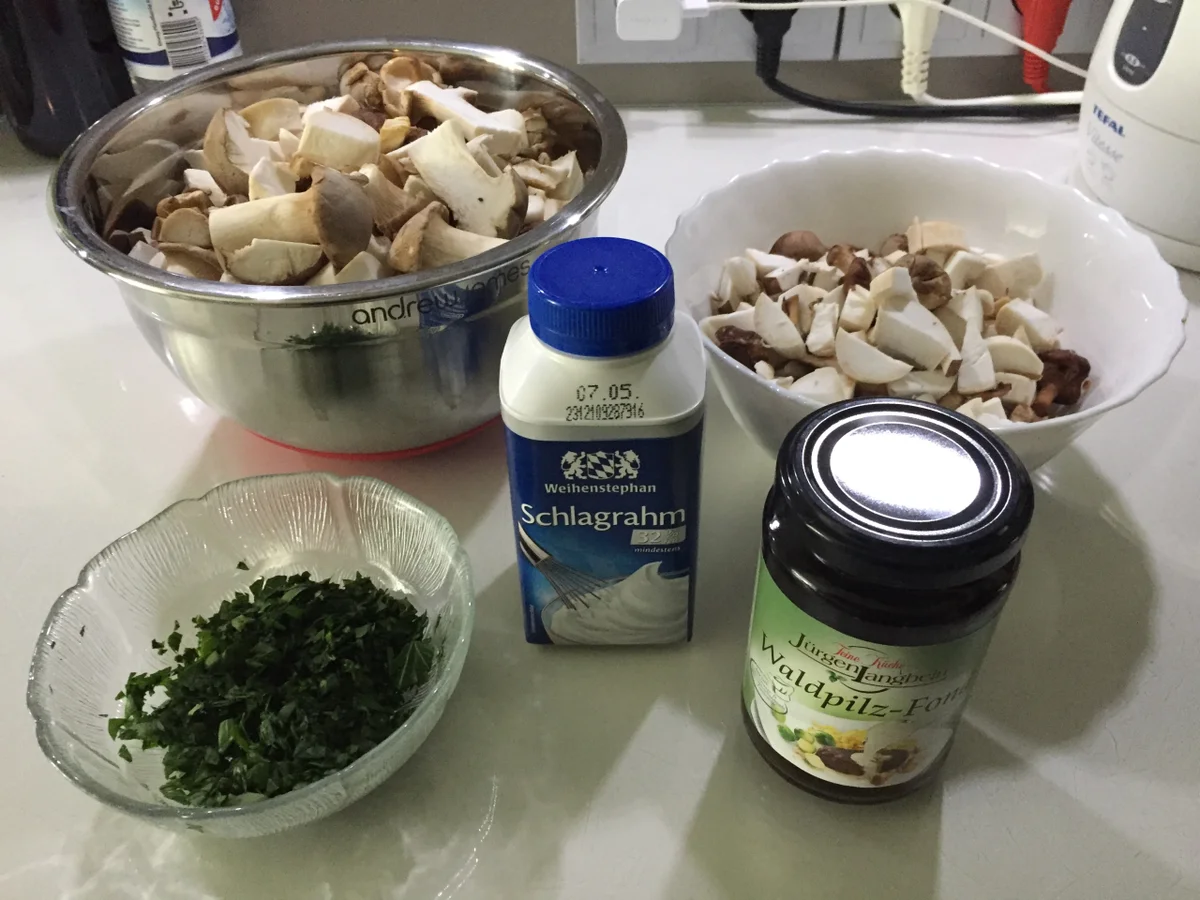 Mischpilze in Pilz-Rahmsoße mit Semmelknödel - Rezept - Bild Nr. 2802