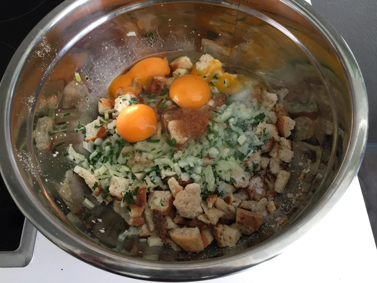 Mischpilze in Pilz-Rahmsoße mit Semmelknödel - Rezept - Bild Nr. 2804