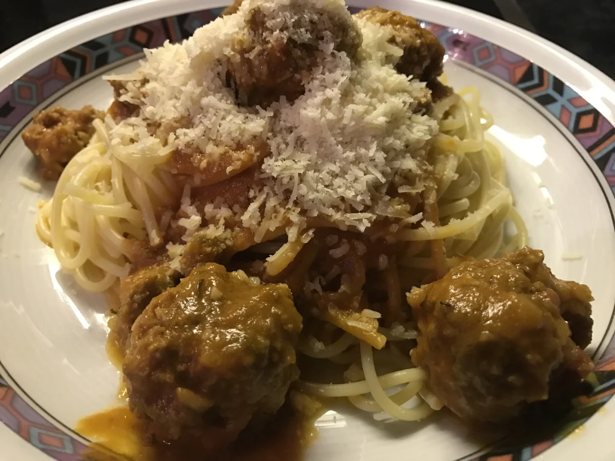 Rezept: Spaghetti mit Hackbällchen in Tomatensoße Bild Nr. 2802 Spaghetti mit Hackbällchen in Tomatensoße - Rezept - Bild Nr. 2802