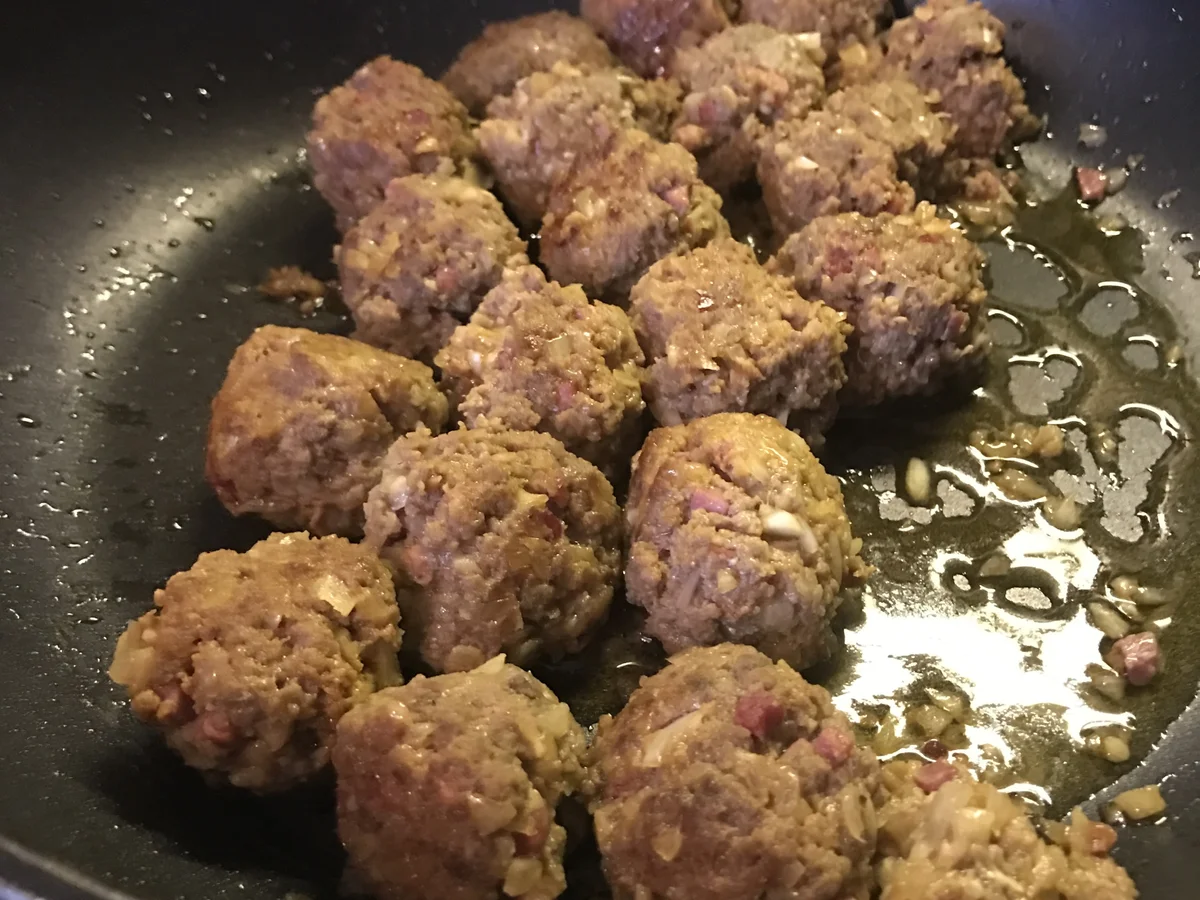 Rezept: Spaghetti mit Hackbällchen in Tomatensoße Bild Nr. 2807 Spaghetti mit Hackbällchen in Tomatensoße - Rezept - Bild Nr. 2807