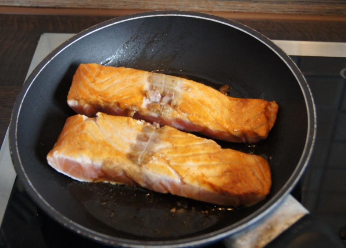 Lachsfilet mit Honig-Bundmöhren - Rezept - Bild Nr. 2802