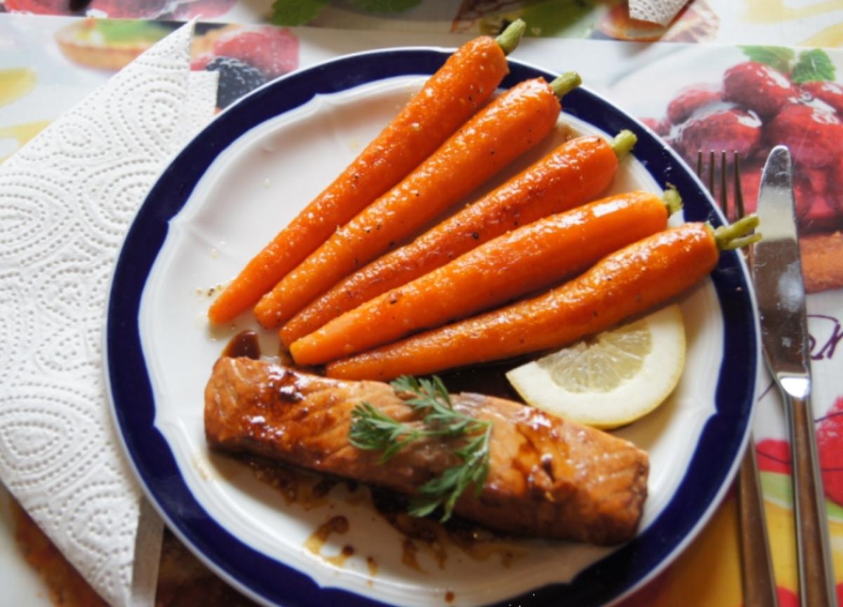 Lachsfilet mit Honig-Bundmöhren - Rezept - Bild Nr. 2802