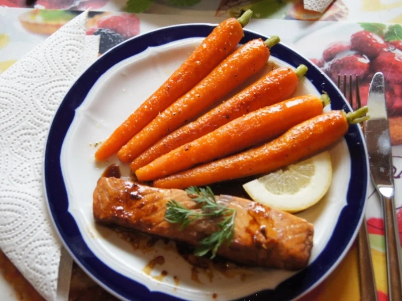 Lachsfilet mit Honig-Bundmöhren - Rezept - Bild Nr. 2802