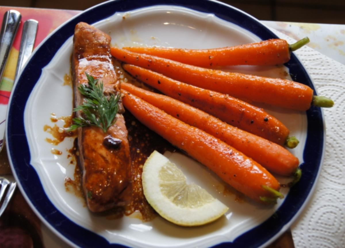 Bilder für Lachsfilet mit Honig-Bundmöhren - Rezept