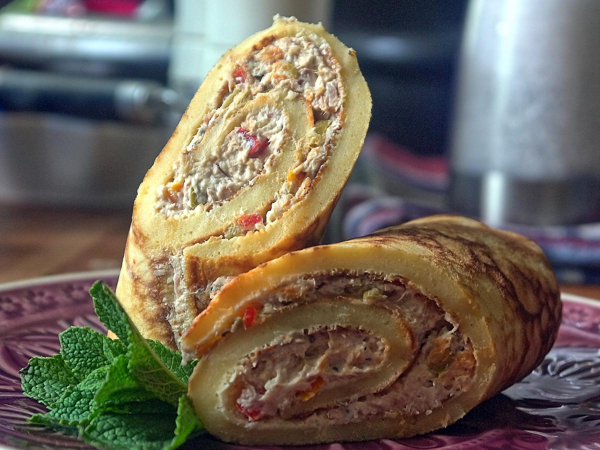 Gefüllte Pfannkuchen mit pikanter Thunfischcreme