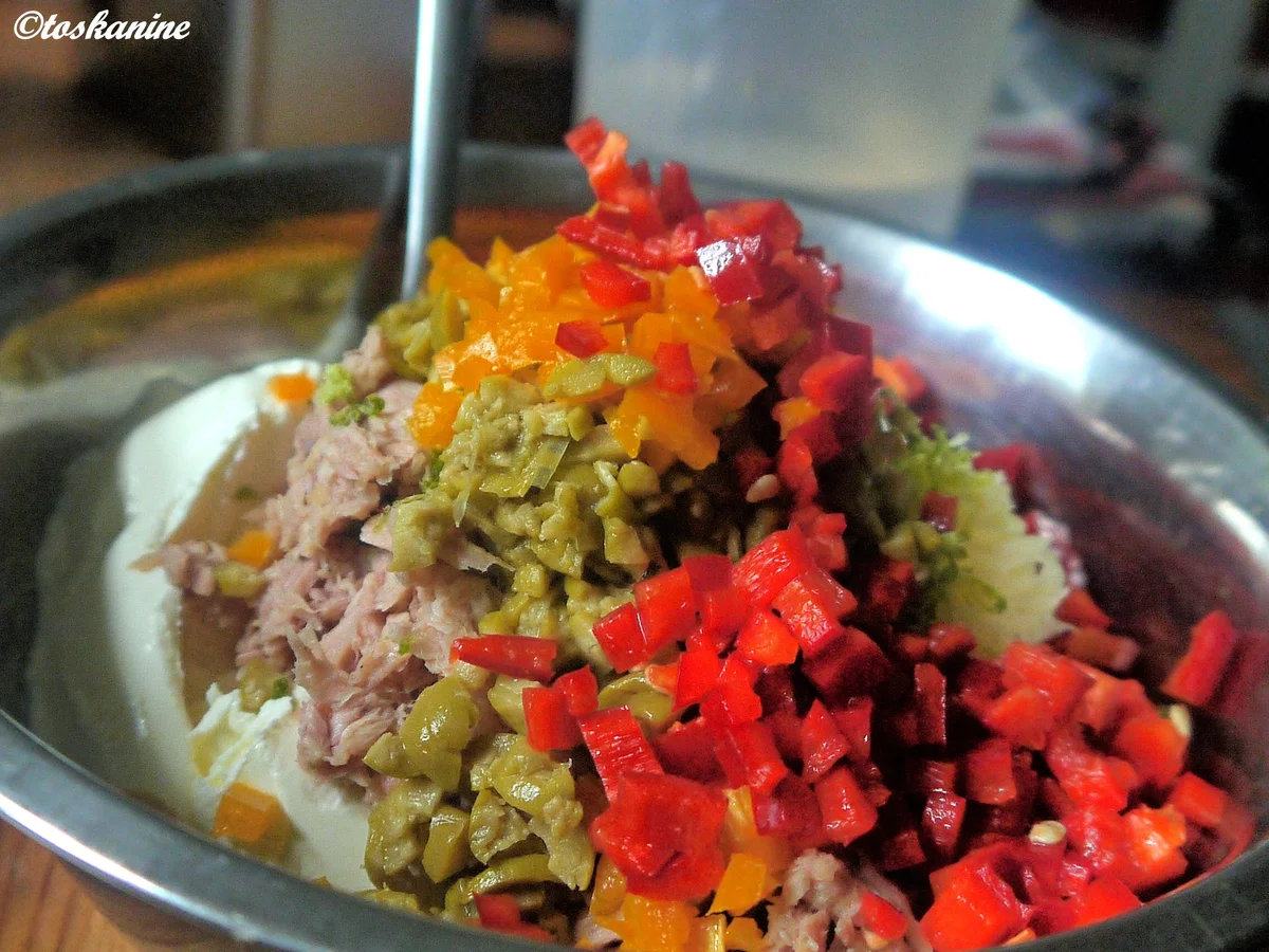 Mit pikanter Thunfischcreme gefüllte Pfannkuchen - Rezept - Bild Nr. 2811