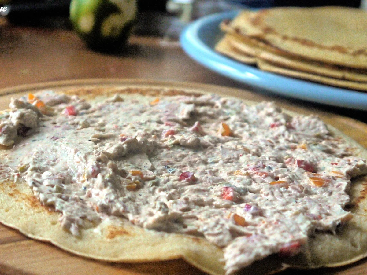 Mit pikanter Thunfischcreme gefüllte Pfannkuchen - Rezept - Bild Nr. 2814