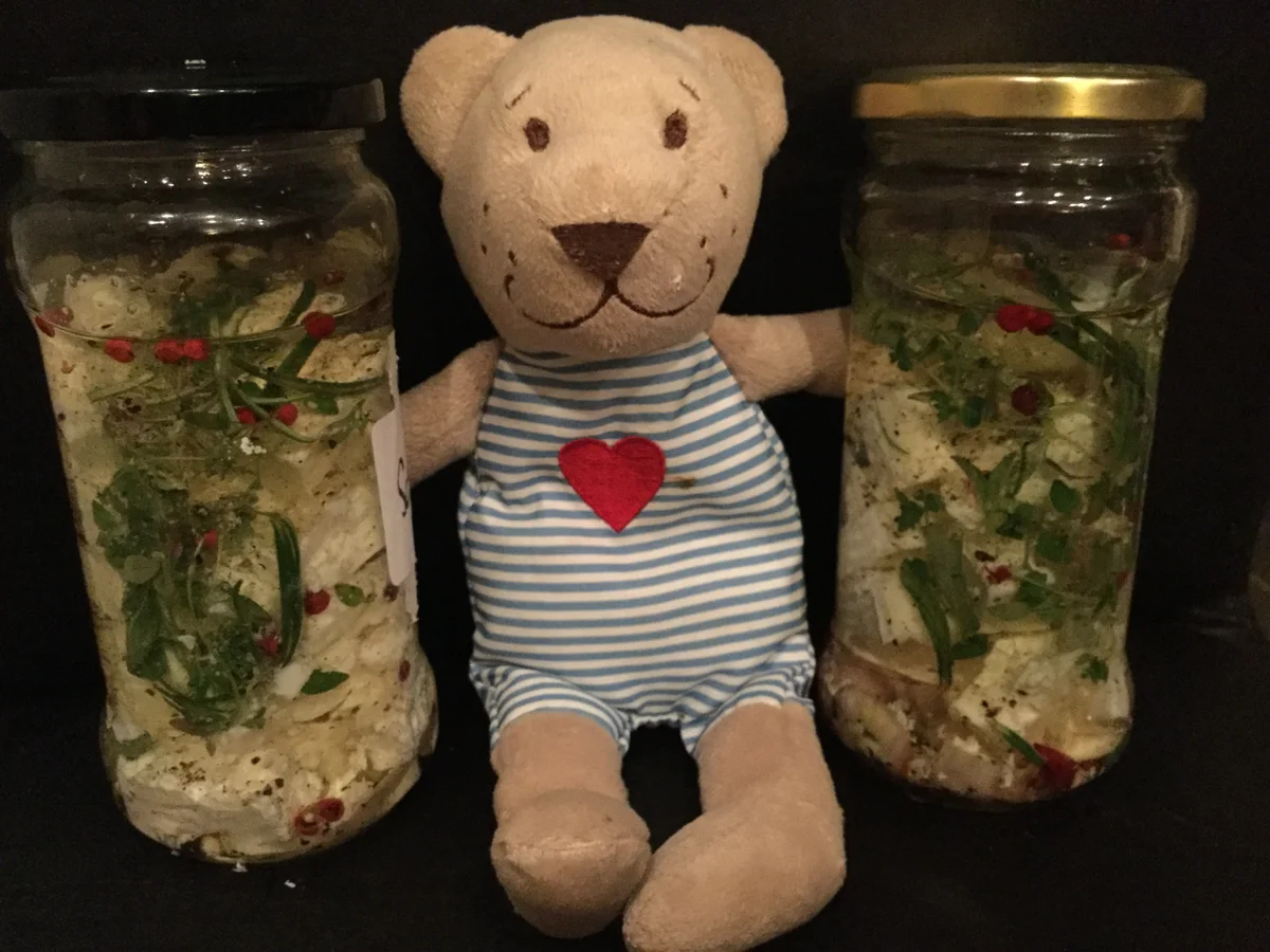 Schafskäse in Rapsöl und Kräuter eingelegt - Rezept - Bild Nr. 2806